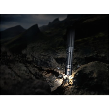 Latarka diodowa FENIX E28R