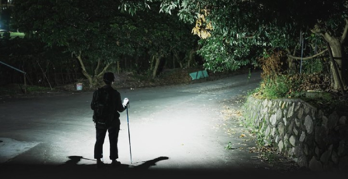 WUBEN E7 6500K Czarna latarka 1800 lm