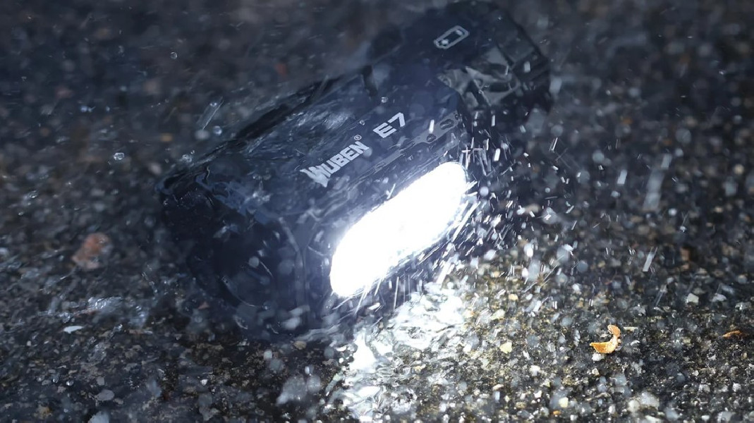 WUBEN E7 6500K Czarna latarka 1800 lm