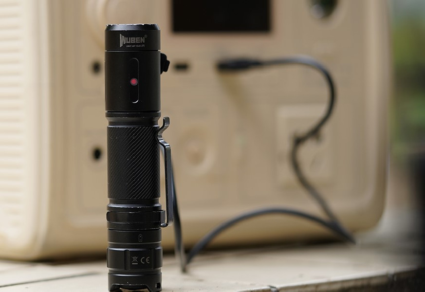 Latarka WUBEN C3 1200 lm czarna IP68