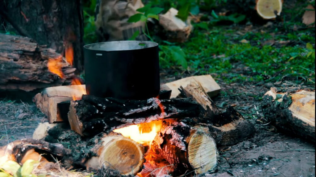 Sytuacja awaryjna i ogień. Czym i jak rozpalić ogień? Poradnik survivalowy!