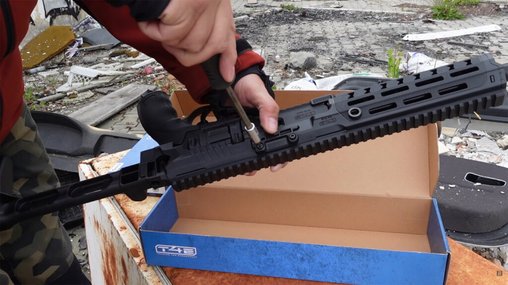 Jak celować za pomocą muszki i szczerbinki? A może lepiej z kolimatorem? Umarex TR 50, HDR 50