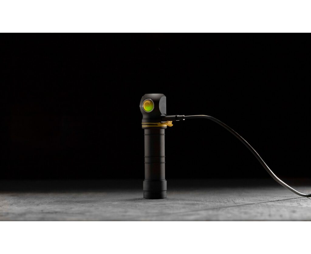 Armytek Elf ładowanie