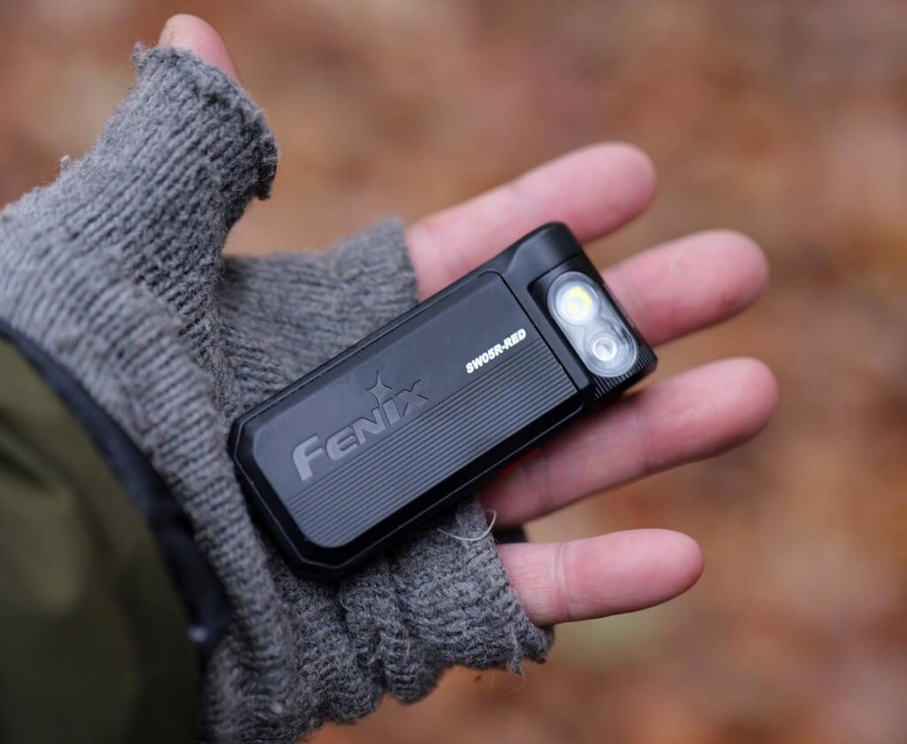 Latarka EDC: jaką wybrać latarkę na co dzień? Fenix SW05R